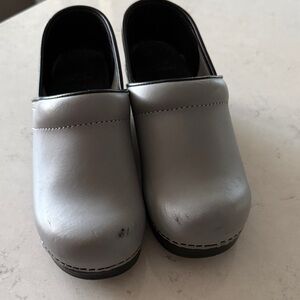 Dansko Grey clogs Size 39 8 1/2 to 9